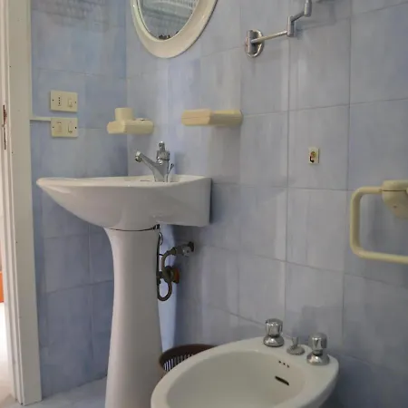 Casa de Férias With Air Conditioning And Balcony For 6 People In *